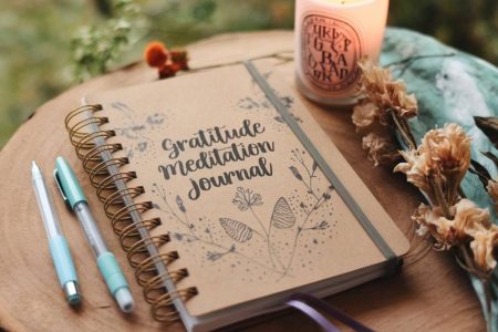 « Créer un journal gratitude-méditation pour cultiver la sérénité au quotidien »