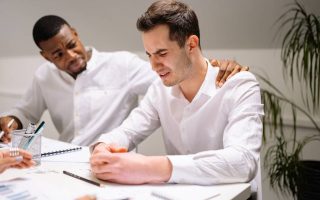 Harcèlement, conflits et souffrance au travail : quelle démarche de prévention adopter ?
